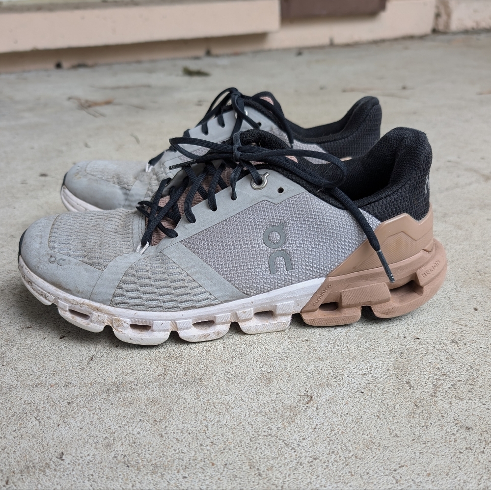 On Cloud Flyer Grey/Mauve